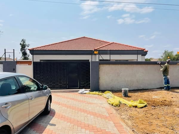 Four bedroom house 4 sale